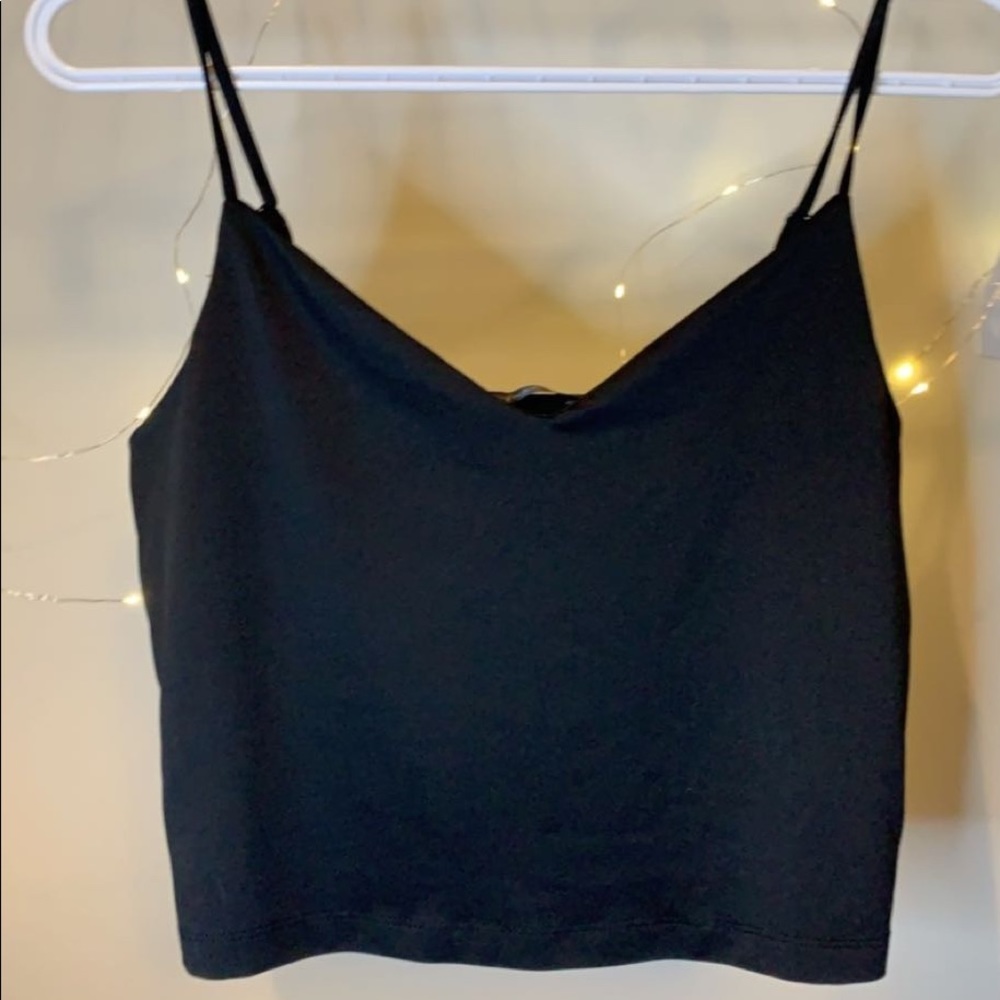 Super cute black tank top!🖤